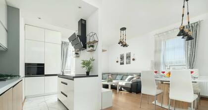 Spacious Apartment | Three Bedrooms | Smart TV