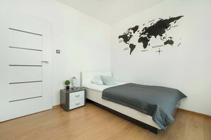 3 bedrooms, desk, iron/ironing board, WiFi