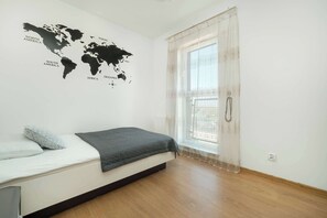 3 bedrooms, desk, iron/ironing board, WiFi