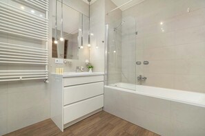 Shower, hair dryer, towels, shampoo
