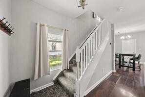 Interior - The Southern Nook - For 8 (Columbus)