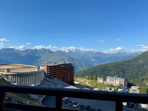 APARTMENT 6/8 PEOPLE LOVES 2000 SKI IN SKI OUT