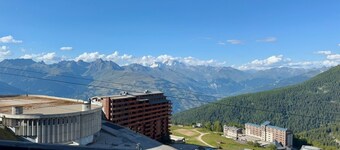 APARTMENT 6/8 PEOPLE LOVES 2000 SKI IN SKI OUT