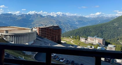 APARTMENT 6/8 PEOPLE LOVES 2000 SKI IN SKI OUT