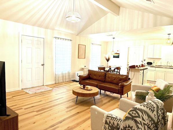 Smart TV, computer monitors