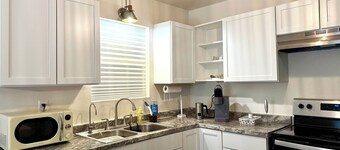 Under the Oaks - dog friendly near water and 15 min to Downtown Ocean Springs