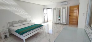 4 bedrooms, WiFi, bed sheets