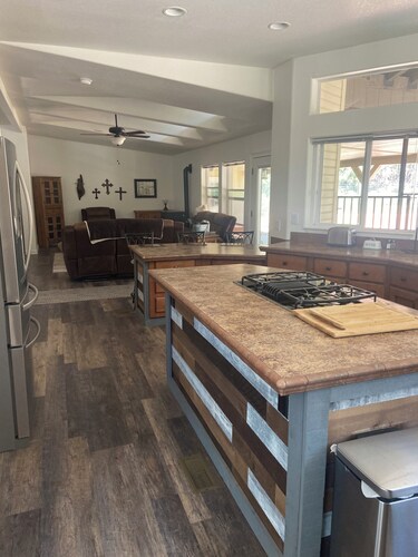 Charming 3-bedroom country house with WiFi, AC in Star Valley