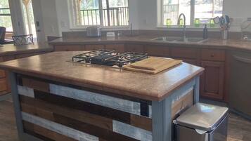 Mikrowelle, Ofen, Geschirrspüler