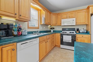 Microwave, oven, stovetop, dishwasher