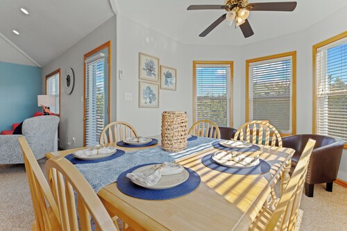 3 Bedrooms w/ Hot Tub & Fire Pit! Pet Friendly