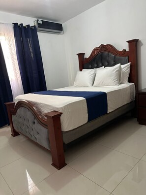 2 bedrooms, iron/ironing board, WiFi