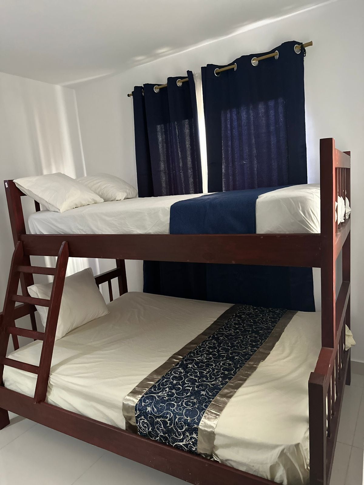 2 habitaciones, tabla de planchar con plancha y wifi 