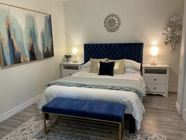 Cortinas blackout, tabla de planchar con plancha y wifi gratis 