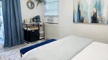 Deluxe Suite, Garden View | Blackout curtains, iron/ironing board, free WiFi, individually decorated