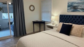 Suite Deluxe, vista al jardín | Cortinas blackout, tabla de planchar con plancha y wifi gratis
