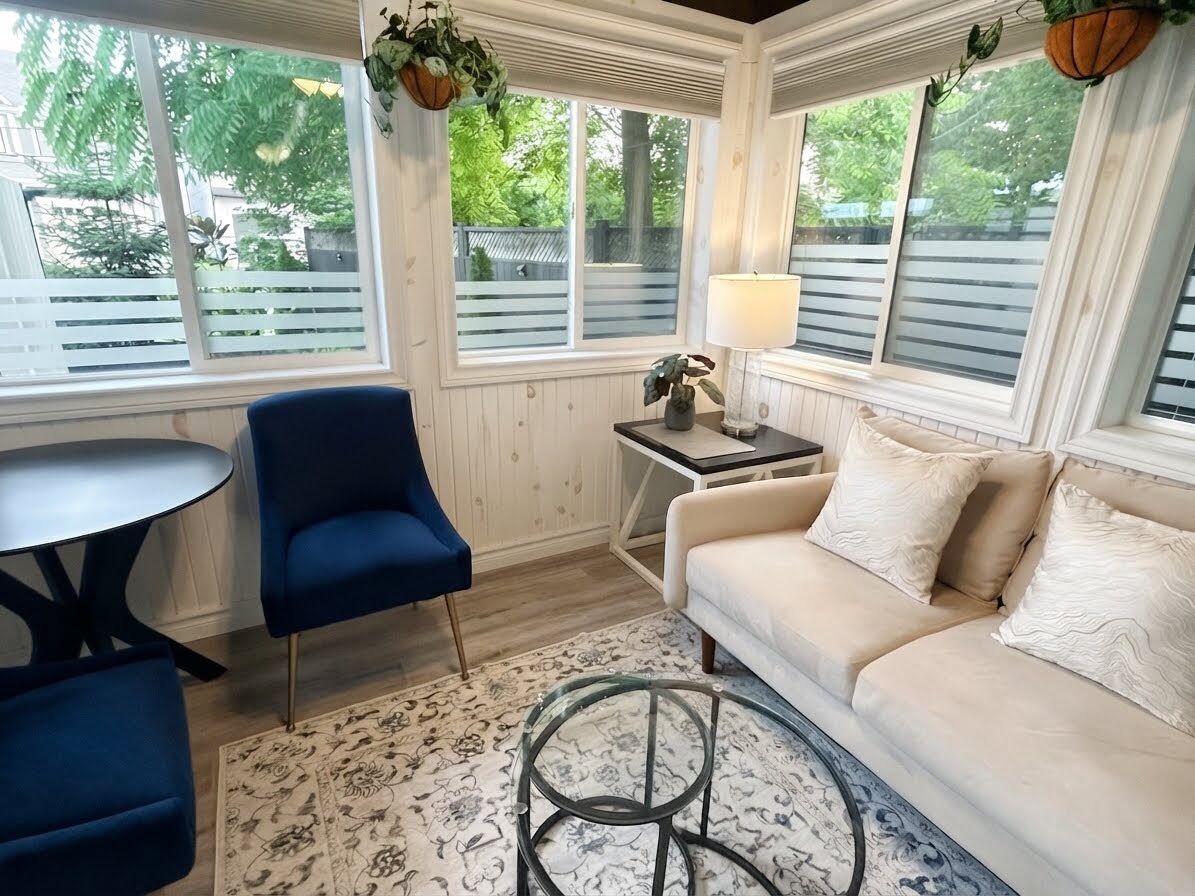 Suite – deluxe, hageutsikt | Blendingsgardiner, strykejern/-brett, wi-fi (inkludert) og sengetøy