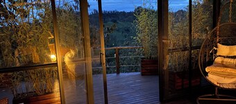 The retreat, beautiful cabin with forest view, privacy, silence and peace.