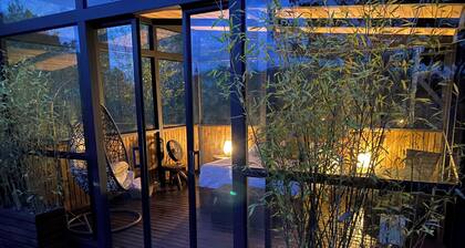The retreat, beautiful cabin with forest view, privacy, silence and peace.