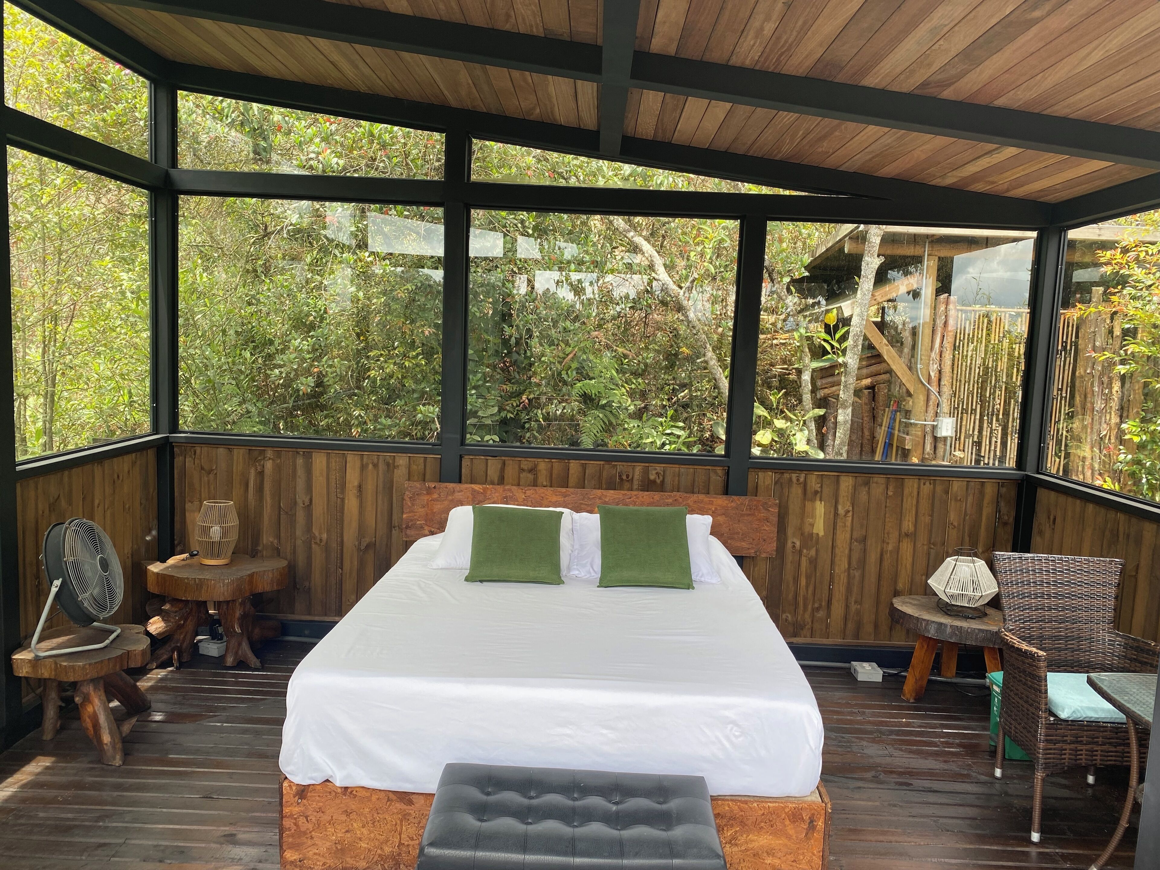 4 bedrooms, WiFi, bed sheets