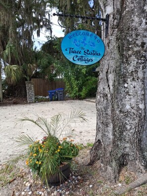 Exterior - Three Sisters Cottages (Crystal River)