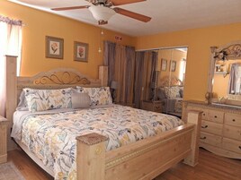 MANATEE APARTMENT | Iron/ironing board, free WiFi