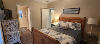 Charming 2-bedroom house in N Hutchinson Island across the street from the beach