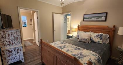 Charming 2-bedroom house in N Hutchinson Island across the street from the beach