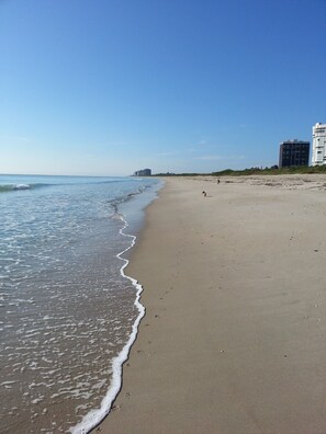Beach nearby, sun-loungers, beach towels