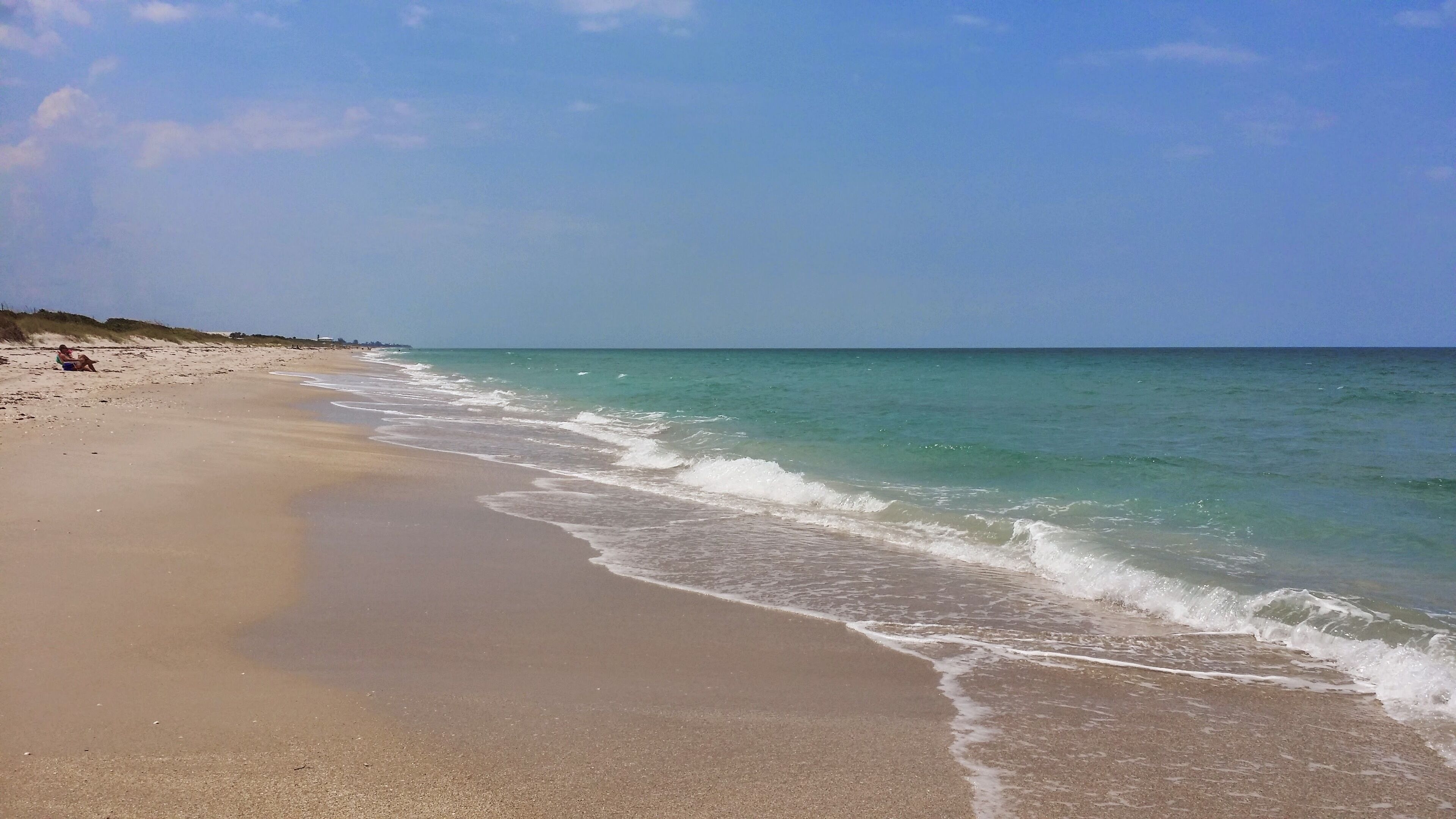 Beach nearby, sun loungers, beach towels
