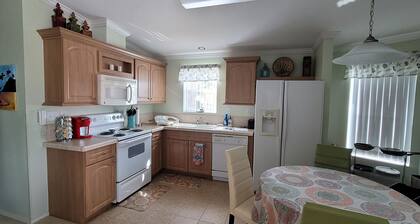 Charming 2-bedroom house in N Hutchinson Island across the street from the beach