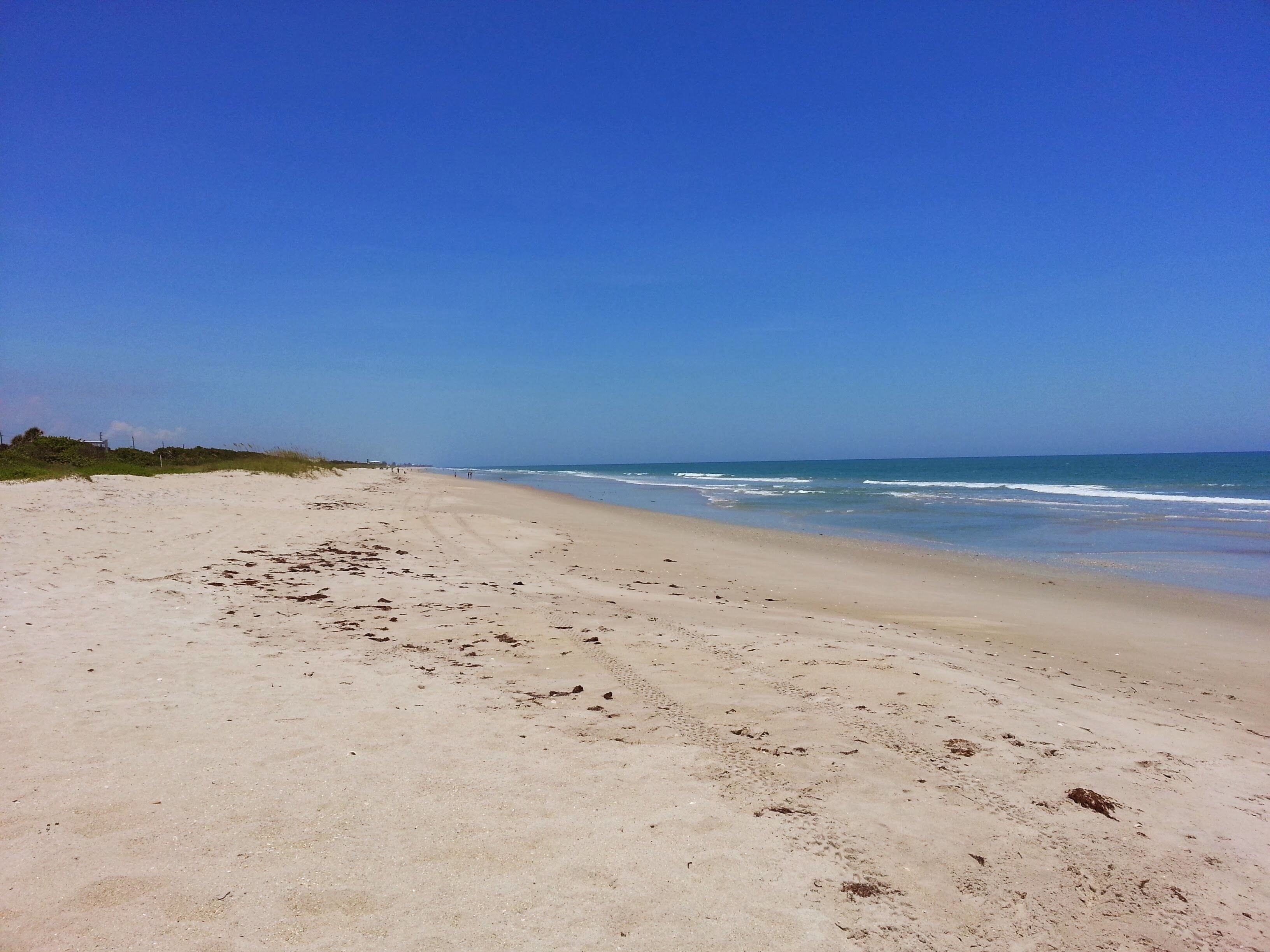 Beach nearby, sun loungers, beach towels