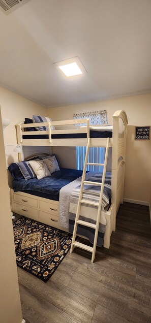 2 chambres, fer et planche à repasser, Wi-Fi gratuit, draps fournis