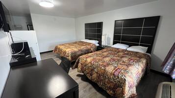 Quarto casal luxo, 2 camas Queen, para não fumantes | Wi-Fi de cortesia, roupa de cama