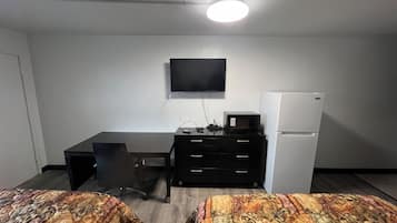 Deluxe Double Room, 2 Queen Beds, Non Smoking | Free WiFi, bed sheets