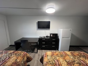 Kamar Double Deluks, 2 Tempat Tidur Queen, Bebas Asap Rokok | Wi-Fi gratis dan seprai linen