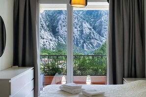 3 chambres, fer et planche à repasser, Wi-Fi, draps fournis