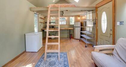 Charming cabin in serene Petrolia with WiFi