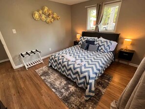 6 bedrooms, iron/ironing board, WiFi, bed sheets