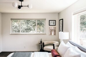 4 bedrooms, desk, iron/ironing board, WiFi