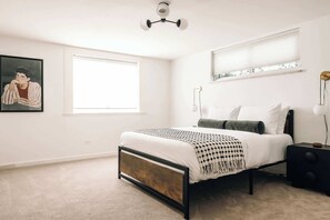 4 bedrooms, desk, iron/ironing board, WiFi