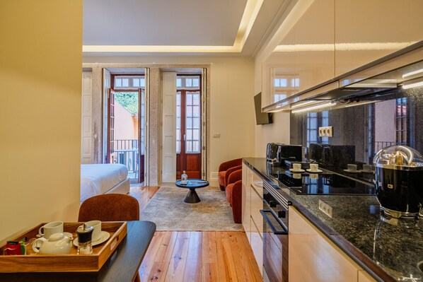 Fridge, microwave, oven, coffee/tea maker