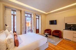 Iron/ironing board, free WiFi, bed sheets