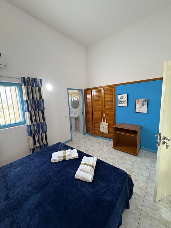 Iron/ironing board, WiFi, bed sheets