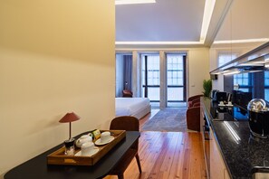 Iron/ironing board, free WiFi, bed sheets - Charming Studio near Bolhao Market (Oporto)