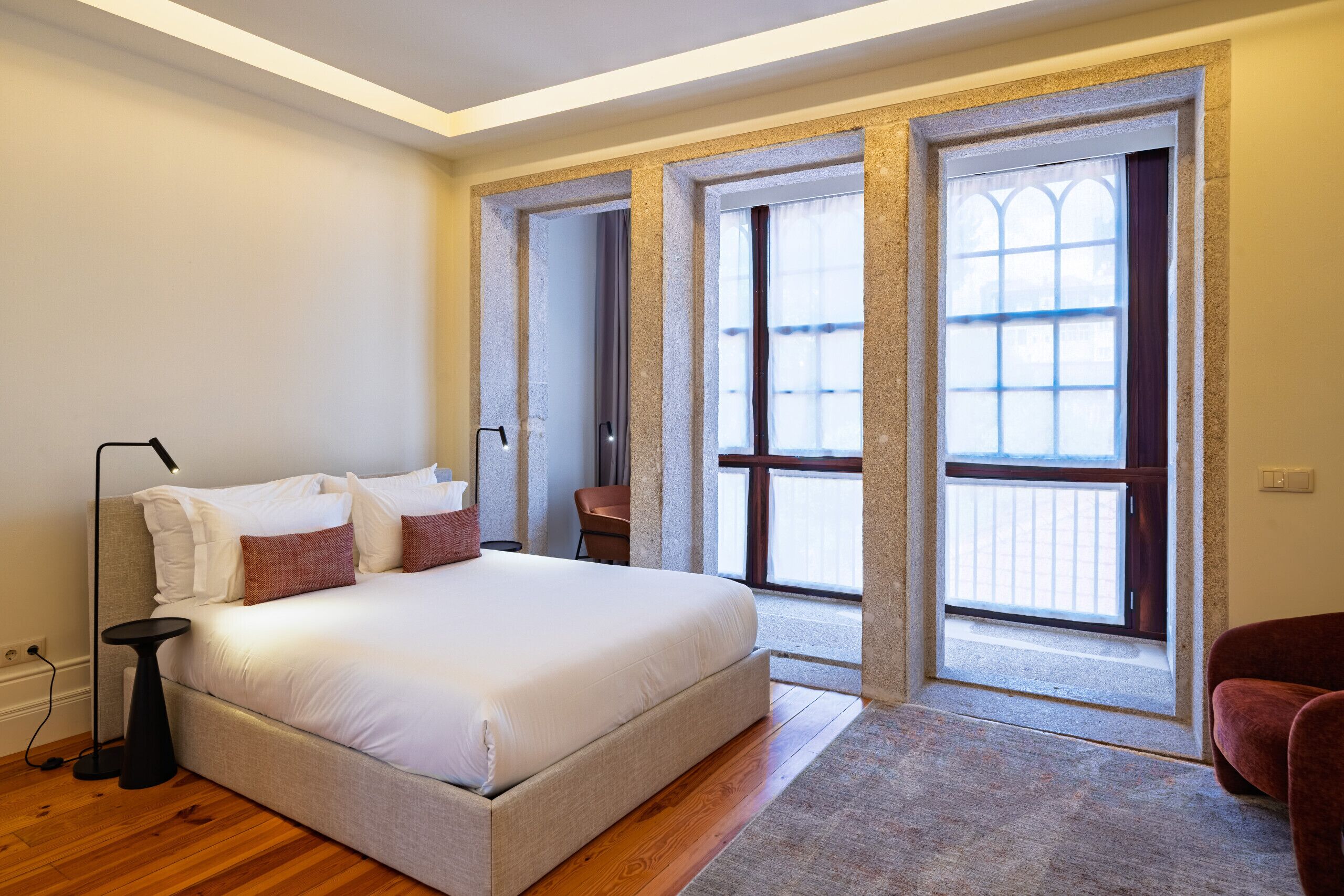 Iron/ironing board, free WiFi, bed sheets