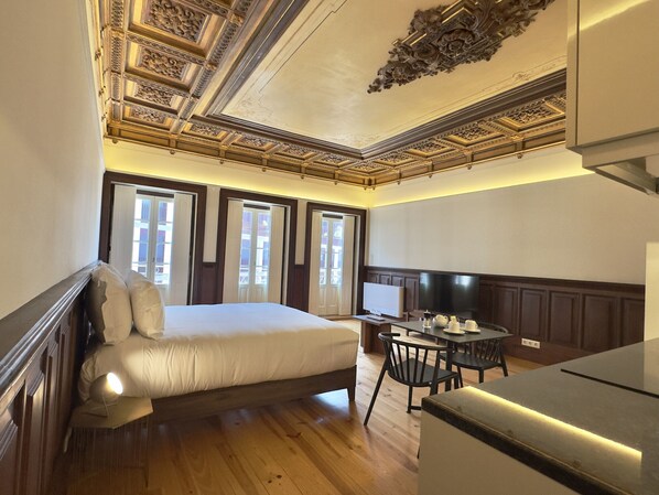 Iron/ironing board, free WiFi, bed sheets