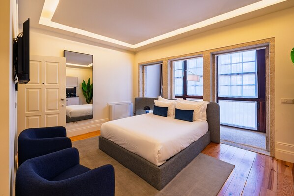 Iron/ironing board, free WiFi, bed sheets - Delightful Studio with Street View (Oporto)