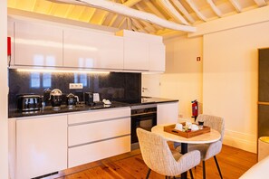 Fridge, microwave, oven, coffee/tea maker