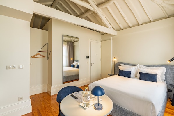 Iron/ironing board, free WiFi, bed sheets
